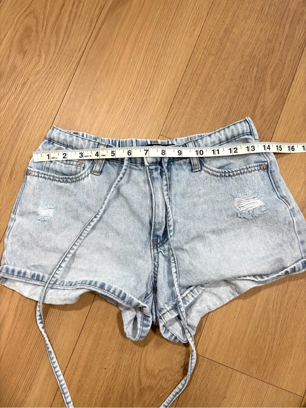 Rewash Womens 1/25 Light Wash Distressed Denim Shorts Tie Waist Cuffed
